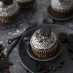 Dark Chocolate Espresso Cupcakes mit Oreo Frosting