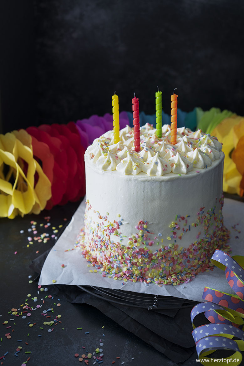 Mias Konfetti Geburtstagstorte | Funfetti Cake