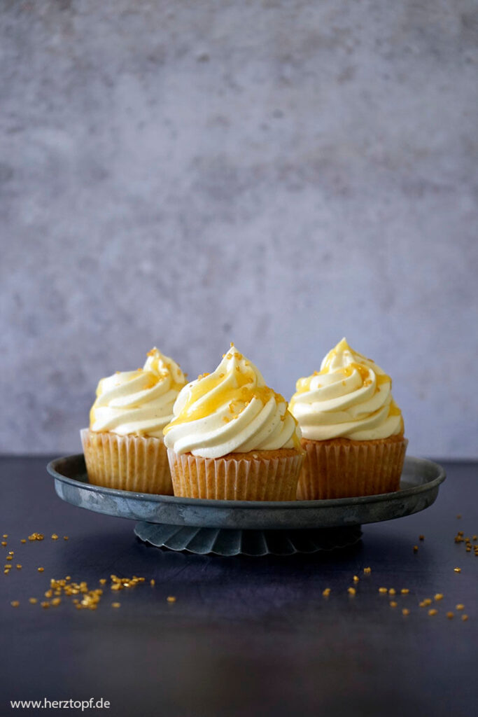 Lemon Curd Cupcakes mit flüssigem Kern