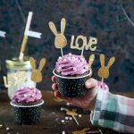 Mia's Geburtstags-Cupcakes mit Schokolade und Brombeer-Tonkabohnen-Topping