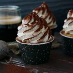 Tiramisu Cupcakes mit Mascarpone-Amaretto-Topping
